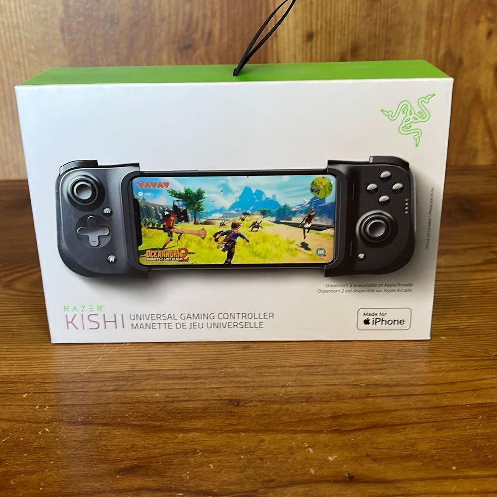 Razer Kishi Mobile‎ Game controller for iPhone iOS Lightning port pass through